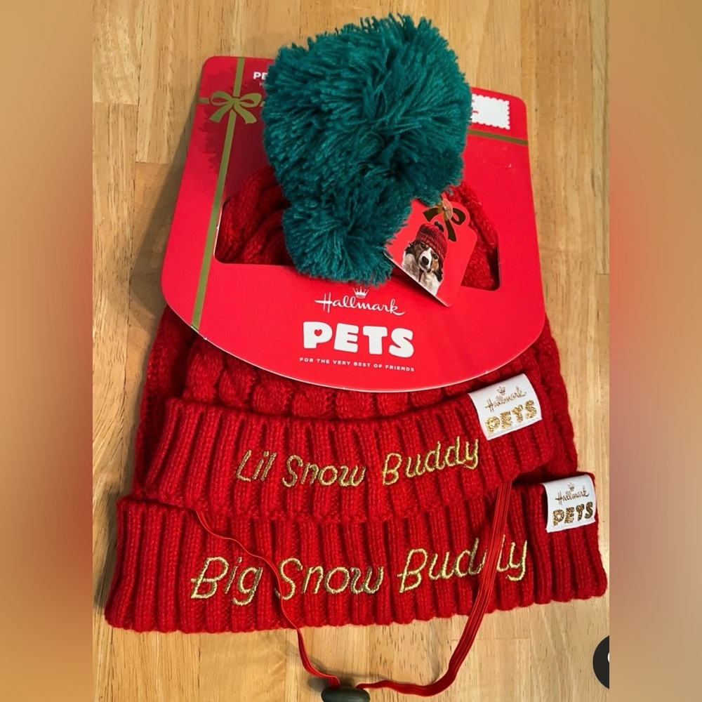 NWT Hallmark Pets Red and Green Dog Beanie Set